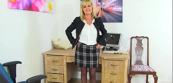  English gilf Dolly puts her dildo to work on her craving cunt